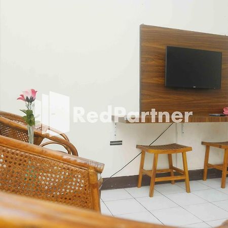 Hotel Transit 1 Makassar RedPartner Exteriör bild