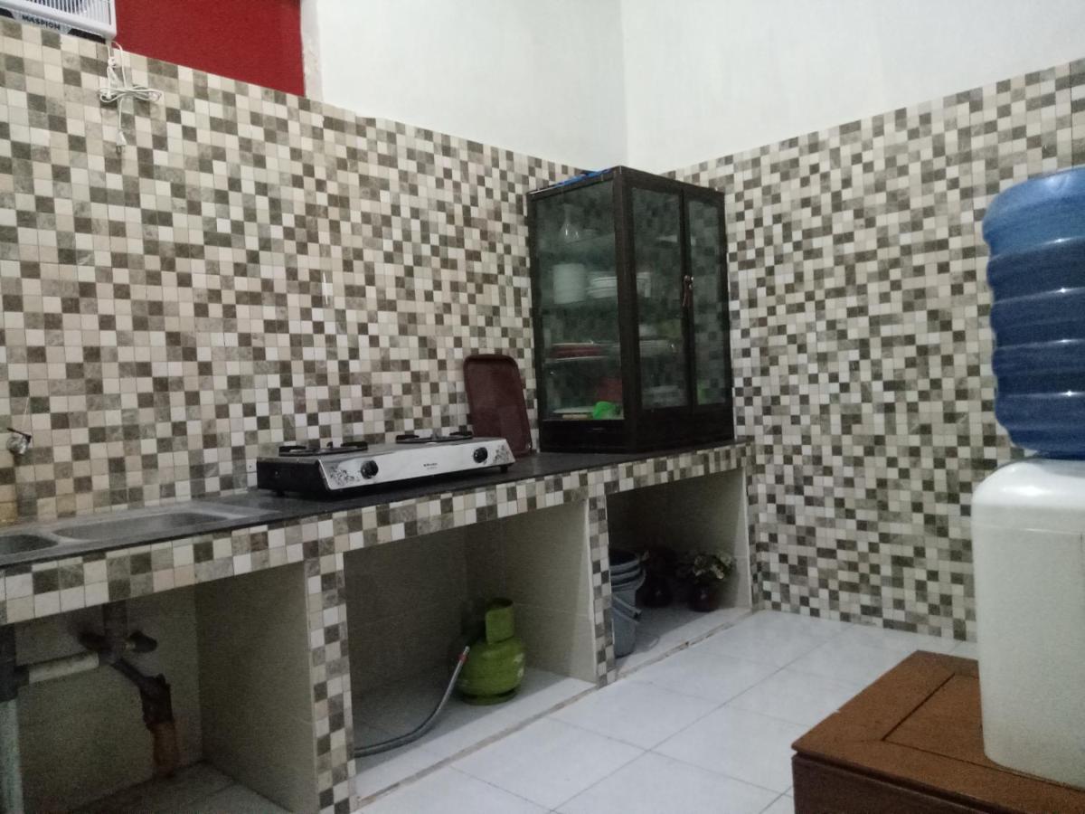 Hotel Transit 1 Makassar RedPartner Exteriör bild