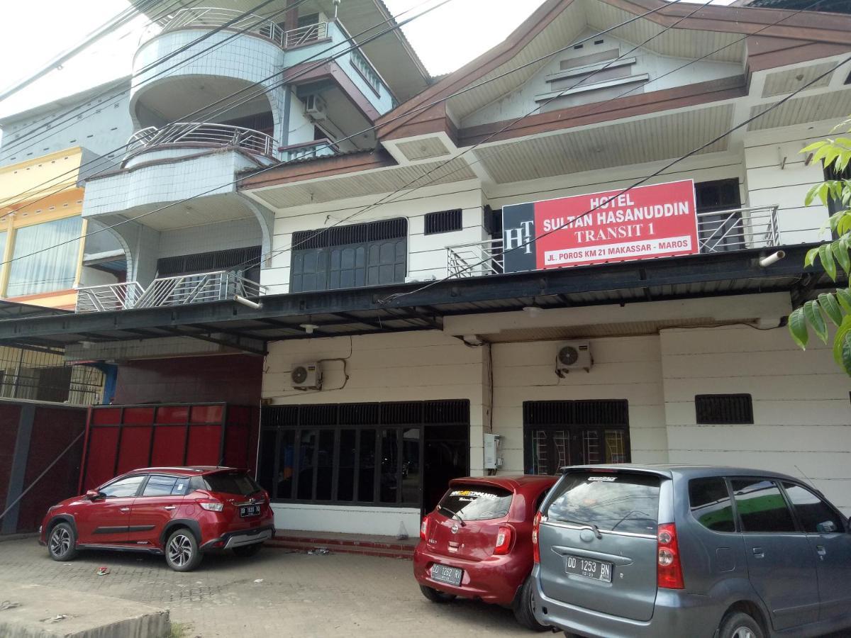 Hotel Transit 1 Makassar RedPartner Exteriör bild