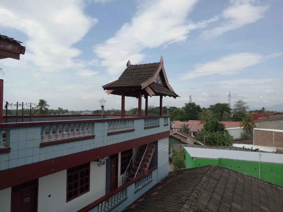 Hotel Transit 1 Makassar RedPartner Exteriör bild
