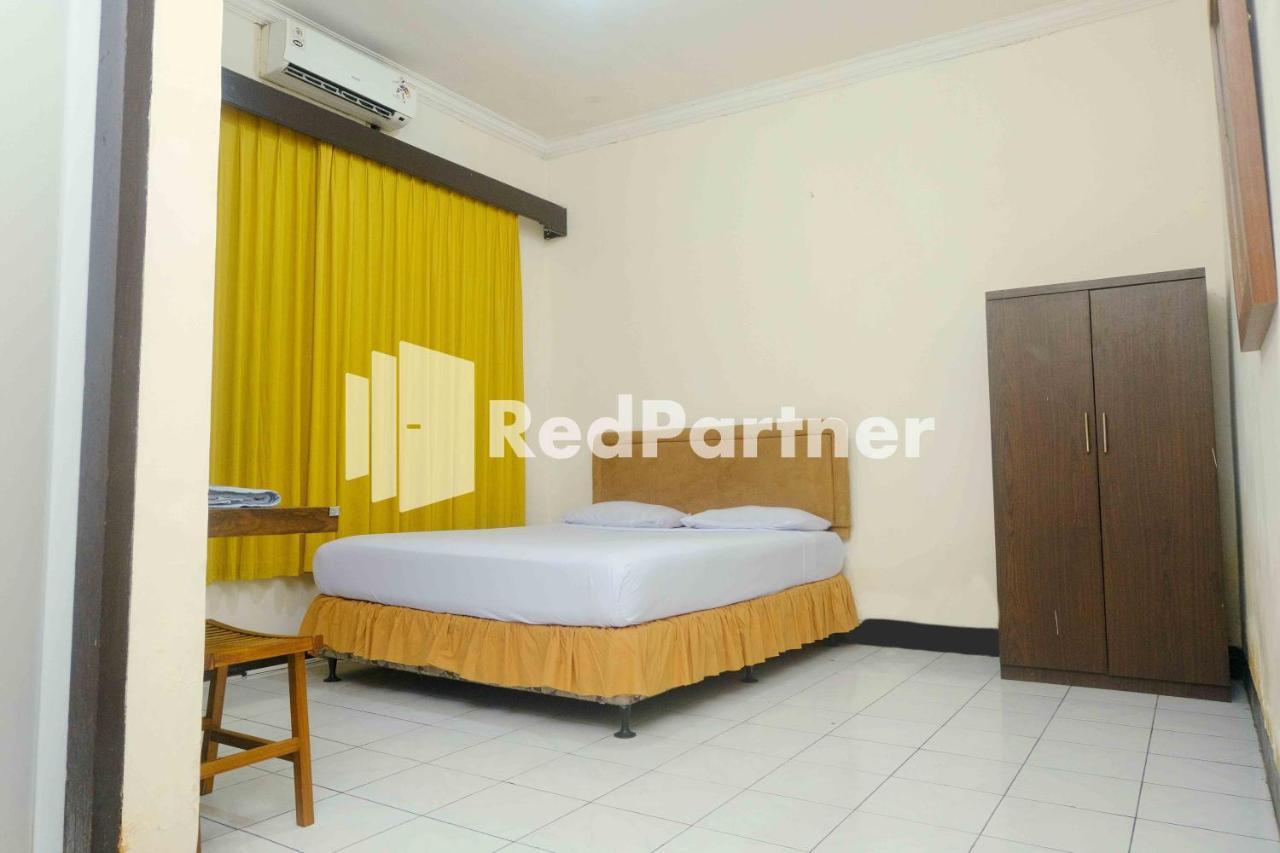 Hotel Transit 1 Makassar RedPartner Exteriör bild