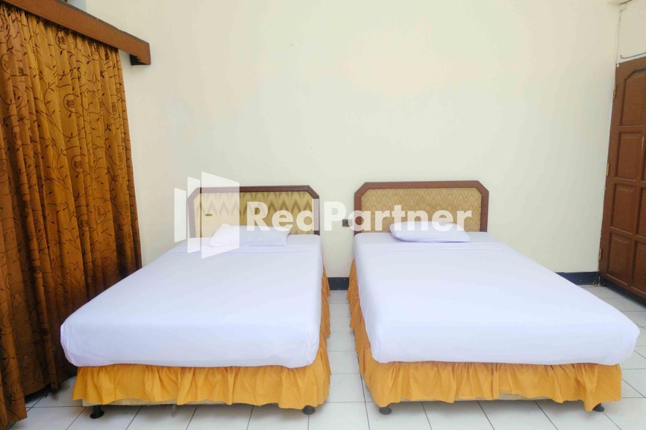 Hotel Transit 1 Makassar RedPartner Exteriör bild