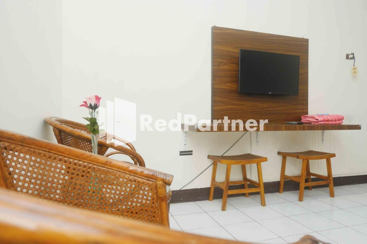 Hotel Transit 1 Makassar RedPartner Exteriör bild