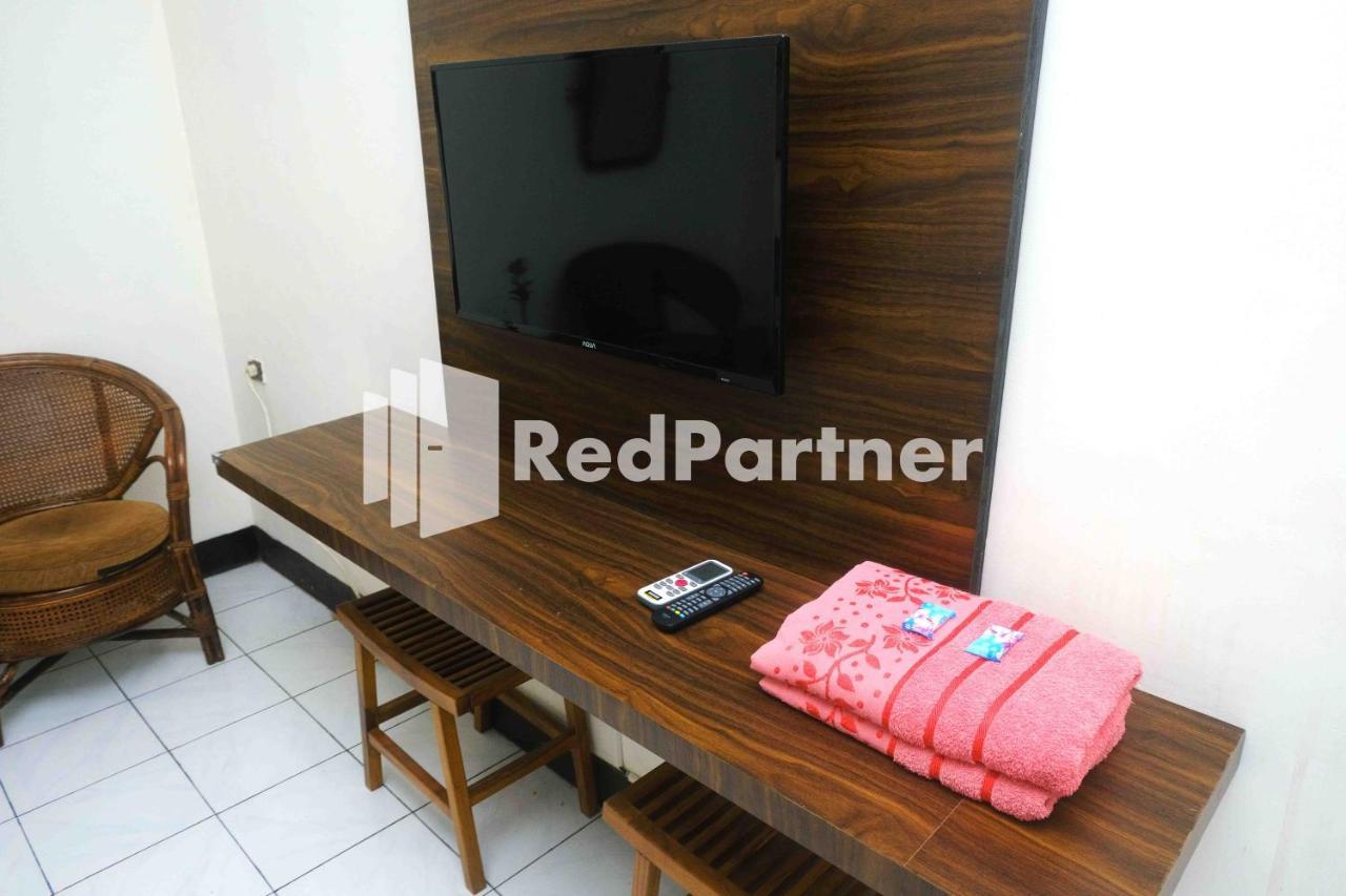 Hotel Transit 1 Makassar RedPartner Exteriör bild