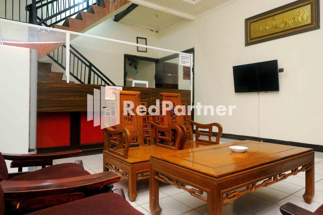 Hotel Transit 1 Makassar RedPartner Exteriör bild