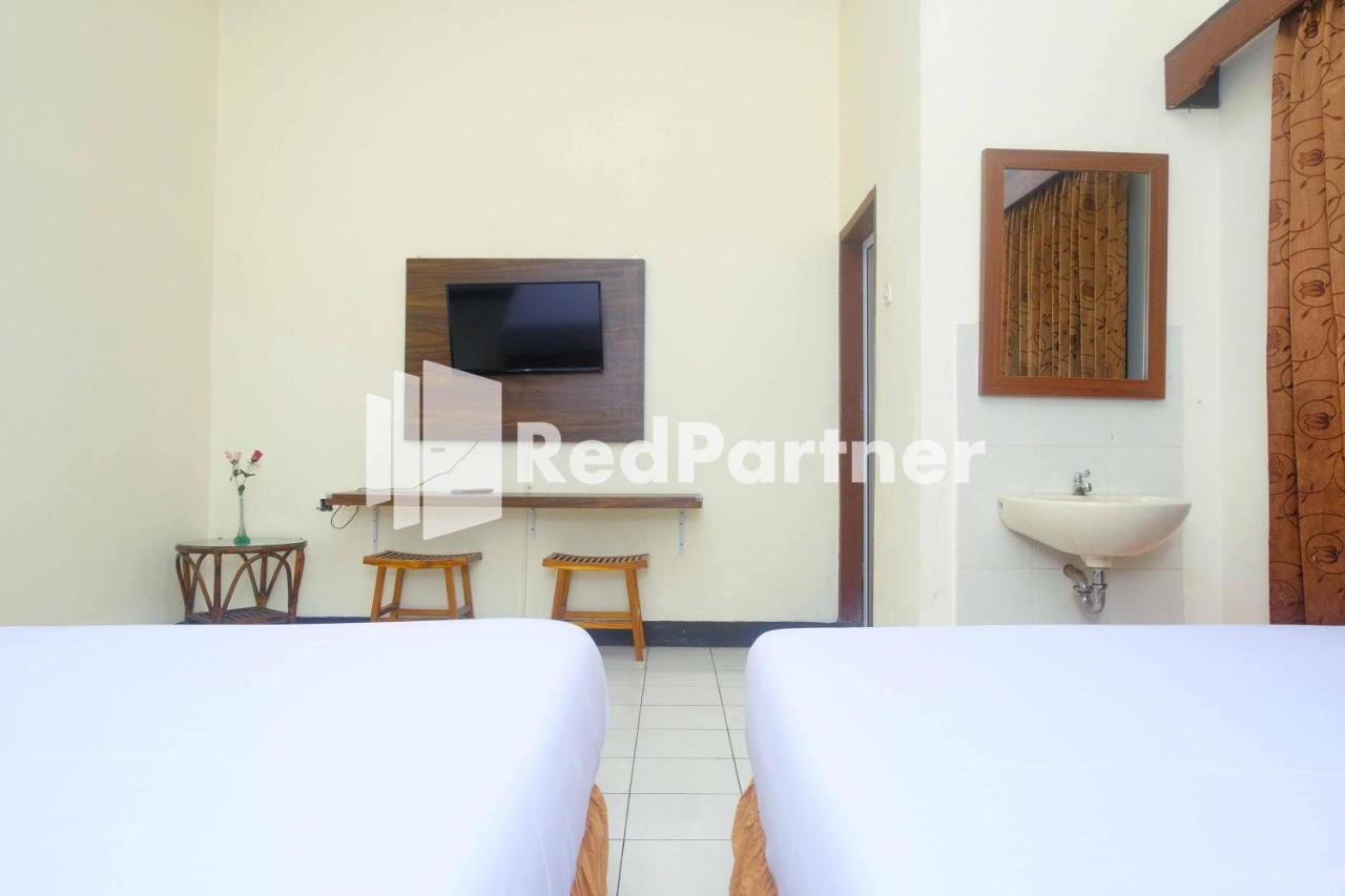 Hotel Transit 1 Makassar RedPartner Exteriör bild