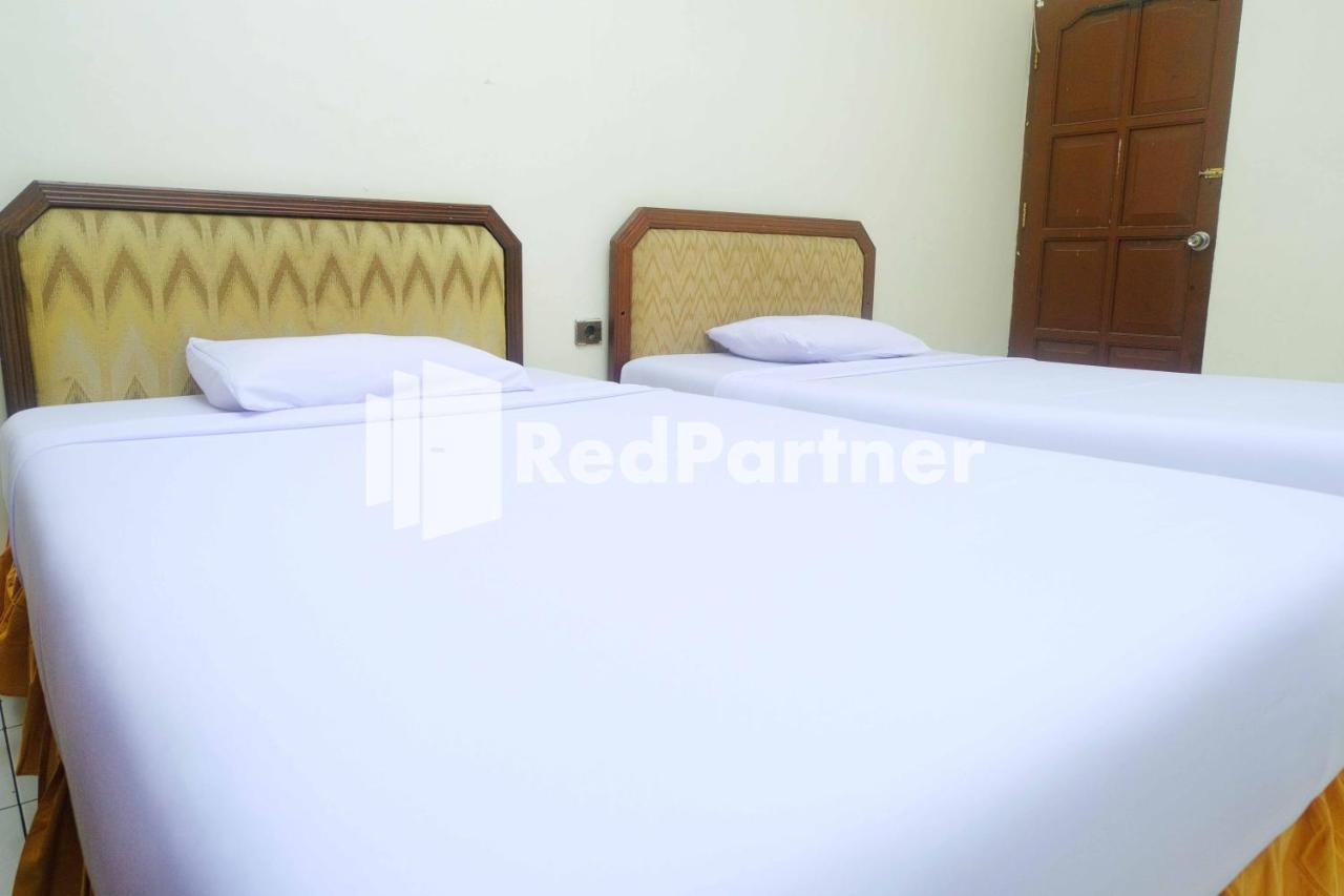 Hotel Transit 1 Makassar RedPartner Exteriör bild