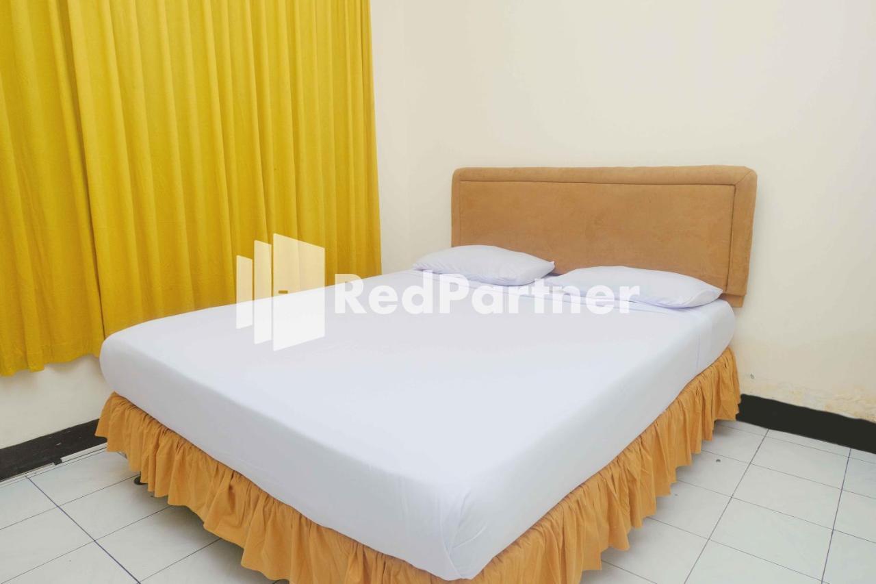Hotel Transit 1 Makassar RedPartner Exteriör bild