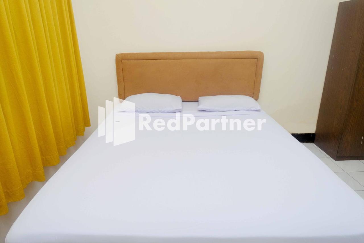 Hotel Transit 1 Makassar RedPartner Exteriör bild