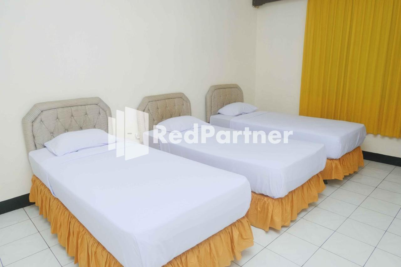 Hotel Transit 1 Makassar RedPartner Exteriör bild