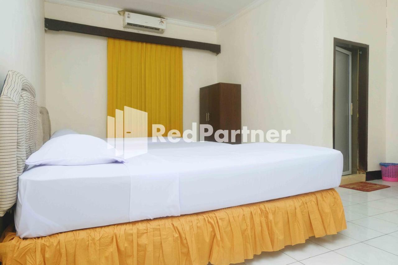 Hotel Transit 1 Makassar RedPartner Exteriör bild
