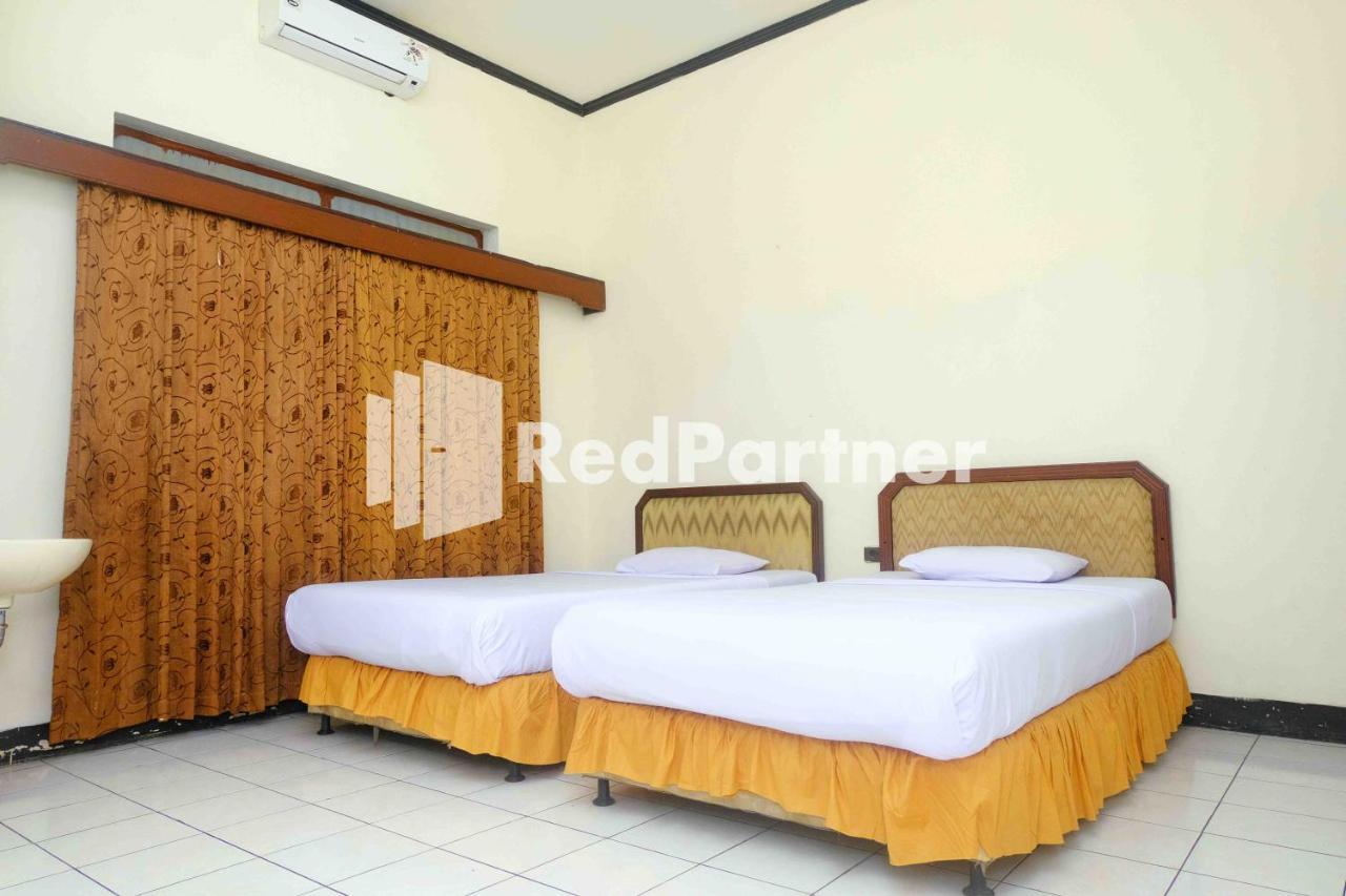 Hotel Transit 1 Makassar RedPartner Exteriör bild