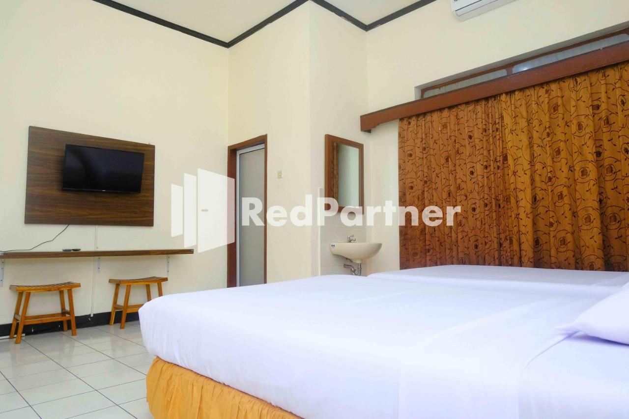 Hotel Transit 1 Makassar RedPartner Exteriör bild